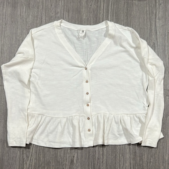 Shop Impressions Size Small White Shift Top with Peplum Bottom - Picture 7 of 7